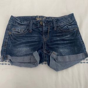 Wallflower | Size 5 | Medium Wash Jean Shorts